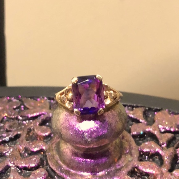 Vintage 10k Purple Sapphire ring